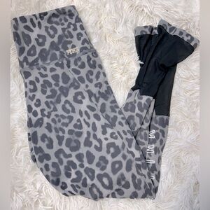 Victoria’s Secret Pink ultimate leggings grey leopard print with pockets small